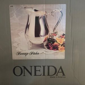 Oneida Beverage Pitcher - silverplate 2 qt